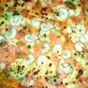 pizza salmone e gamberetti