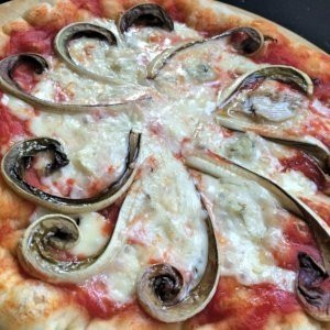 Salsa di Pomodoro, Mozzarella, Radicchio di Treviso, Formaggio Gorgonzola, Cipolla