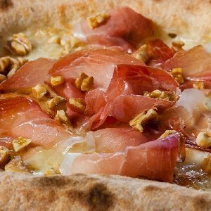 pizza con brie noci speck