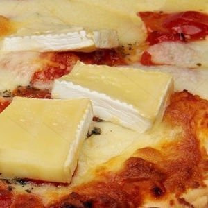 Salsa di pomodoro, Mozzarella, Pomodoro a fette , Brie