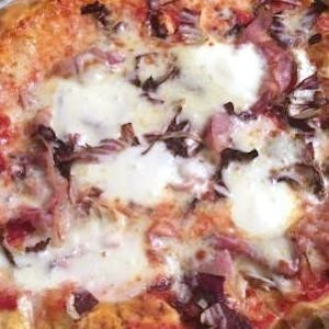 Pizza radicchio di treviso pancetta gorgonzola