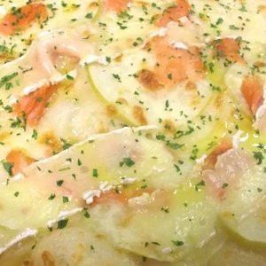 pizza brie e salmone