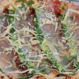 Pizza spinaci, speck, grana