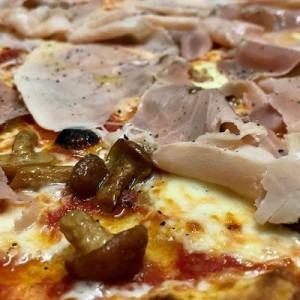 Pizza chiodini porcini porchetta